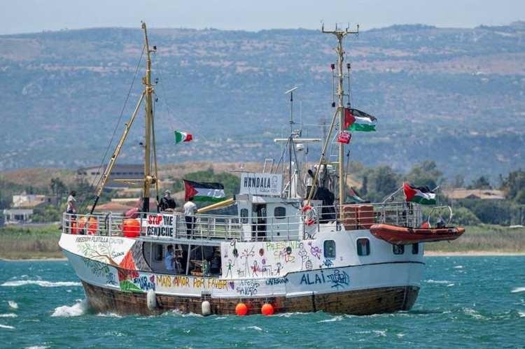 <p>Uluslararası arenadan yola çıkıp Gazze ambargosunu kırma ve bölgeye insani yardım ulaştırma girişimi ilk değil. Daha önce Madleen ve Hanzala gemileri Gazze'ye ulaşmaya çalışmış; İsrail ordusu tarafından engellenmişti.</p>