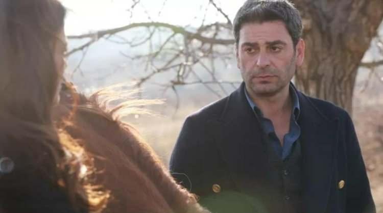 <p>Eşkıya Dünyaya Hükümdar Olmaz dizisindeki performansıyla geniş bir hayran kitlesine ulaşan oyuncu Ozan Akbaba, bu kez özel hayatıyla gündemde. Başarılı oyuncunun eşi Buket Arıkan'ı görenler adeta gözlerine inanamadı.</p>
