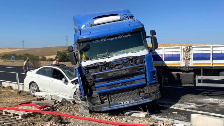 <p>Tır şoförü Osman K., ifadesi alınmak üzere jandarma ekipleri tarafından gözaltına alındı.</p>

<p> </p>
