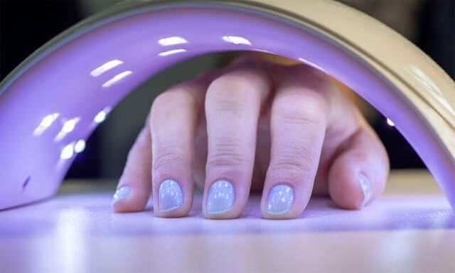 <p>Jel tırnakların <strong>popülaritesi giderek artarken</strong>, AB’de alınan bu <strong>öncü karar</strong> doğrultusunda diğer ülkelerin bu <strong>kanserojen kimyasala karşı bir yasak planı</strong> olup olmadığı henüz bilinmiyor.</p>
