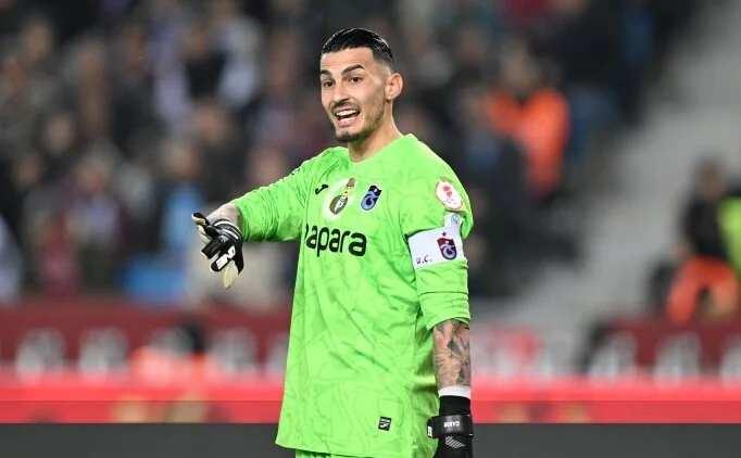 <p>Trabzonspor'un a&ccedil;ıkladığı transfer bilgisine g&ouml;re ise milli kaleci, 33 milyon euroluk bonservisle T&uuml;rk futbol tarihinin halihazırdaki en pahalı yerli oyuncu transferi oldu.</p>
