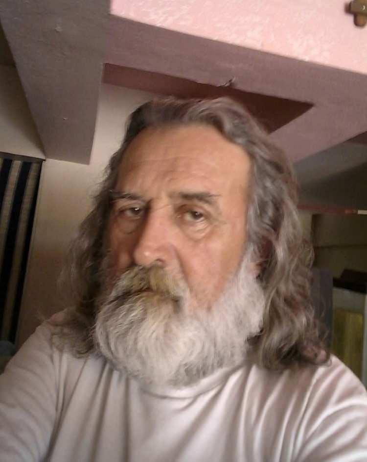 <p>Durumun 112 Acil Çağrı Merkezi'ne durumun bildirilmesi üzerine olay yerine sağlık ve polis ekipleri sevk edildi. Verilen adrese gelen sağlık ekipleri tarafından yapılan kontrollerde Davut Esener'in hayatını kaybettiği belirlendi.</p>
