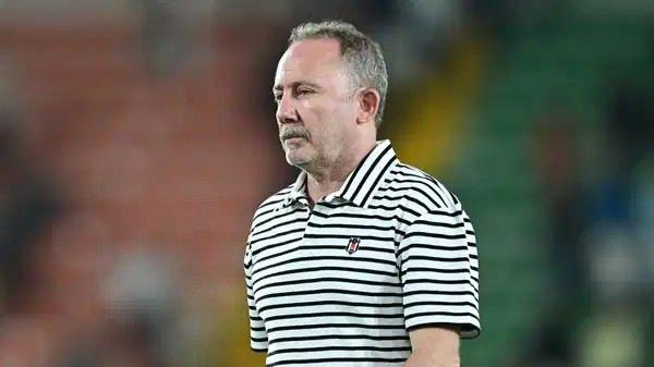 <p>Transfer döneminin bitmesine kısa bir süre kala teknik direktör Sergen Yalçın Başkan Serdal Adalı'ya takımda görmek istediği 5 futbolcunun listesini verdi. </p>
