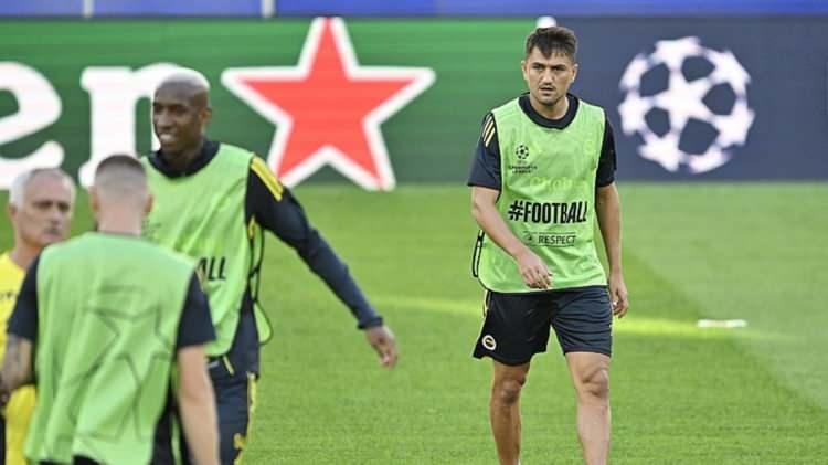 <p>Fenerbahçe'de gözden çıkarılan milli yıldızı yeniden eski formuna kavuşturacağını düşünen Yalçın'ın bu transfere kefil olduğu ve kesinlikle alınmasını istediği öğrenildi.</p>
