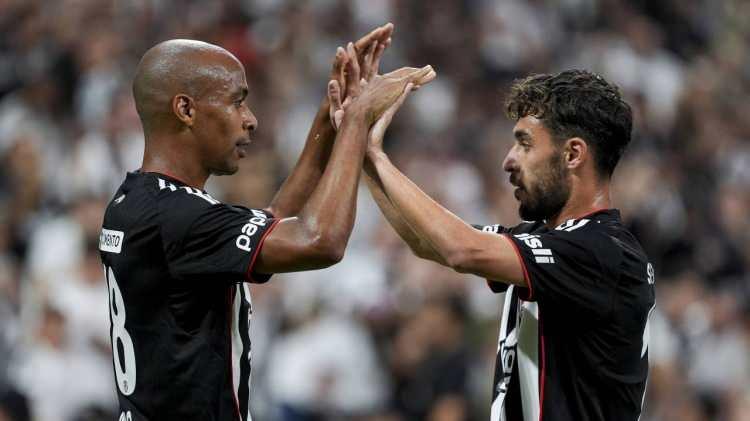 <p>Beşiktaş'ta orta saha ve kanat rotasyonlarında oynayan Mario'nun temposuzluğu Sergen Yalçın'ın tepkisini çekti. Yalçın'ın Mario için kesinlikle gönderilmeli talimatını verdiği öğrenildi.</p>