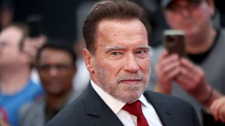 <p><strong><span style="color:#B22222">ARNOLD SCHWARZENEGGER  -  Vücut geliştiricisi, aktör </span>  |  ESKİ KALİFORNİYA MECLİS ÜYESİ</strong></p>
