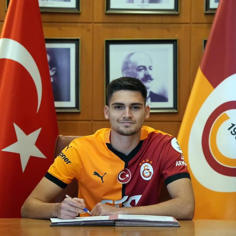 <p>22-Ali Yeşilyurt (Kiralık)</p>

<p>Eski kulübü: Galatasaray</p>

<p>Yeni kulübü: Yalova FK 77 SK</p>

<p>Kiralama bedeli: Yok</p>

