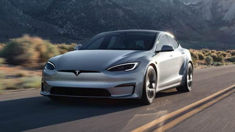 <p>Avrupa’da düşüş, Türkiye’de rekor<br />
Verilere göre Tesla, Temmuz 2025’te Avrupa genelinde 8.837 adet satış gerçekleştirmişti.</p>

<p>Bu rakam geçen yılın aynı dönemine göre yüzde 40’lk bir gerilemeye işaret ediyor. Ağustos verilerinde de yine satışlarda düşüş var.</p>
