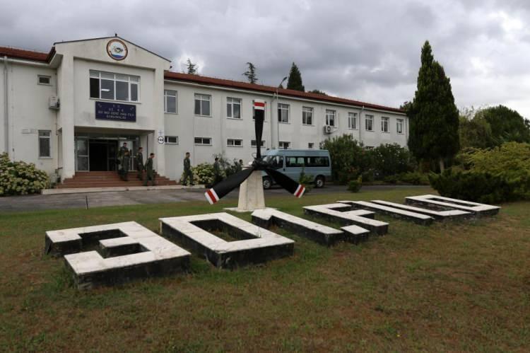 <p><strong>"BAYRAĞIMIZI DÜNYANIN DÖRT BİR YANINDA DALGALANDIRMAK GURUR VE ONUR KAYNAĞI"</strong></p>
<p>Ekip ruhunun görevlerin temel taşı olduğuna da dikkat çeken Binbaşı Kanat, "Deniz karakol görevlerinde tek başımıza değil, bir ekip olarak çalışmaktayız. Bu birliktelik ve dayanışma ruhu icra ettiğimiz görevlere yönelik hissettiğimiz aidiyet duygusunu en üst seviyeye çıkarmaktadır. Uluslararası görevlerde ve tatbikatlarda ülkemizi temsil etmek, bayrağımızı dünyanın dört bir yanında dalgalandırmak da bizim için ayrı bir gurur ve onur kaynağı olmaktadır" ifadesini kullandı.</p>