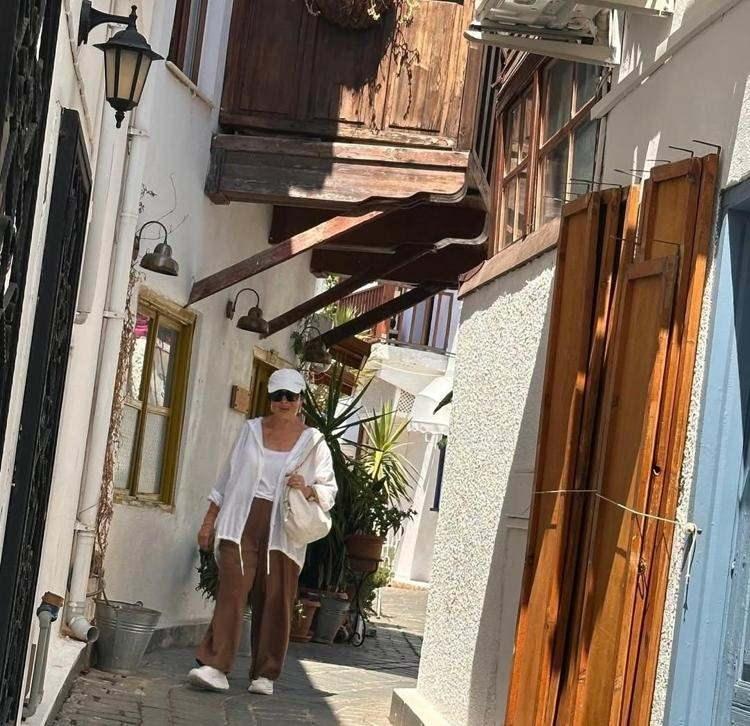 <p>Şoray, paylaştığı fotoğraflarla hayranlarının beğenisini kazandı.</p>