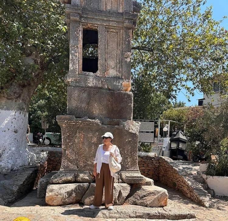 <p>İşte Türkan Şoray'ın Kaş tatilinden eşsiz kareler...</p>