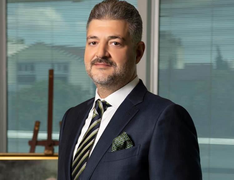 <p><strong><span style="color:#B22222">MEHMET AVNİ KIĞILI </span>  |  920 MİLYON DOLAR</strong></p>

<p> </p>

<p>Hayat Holding <br />
Yaş: 51</p>

