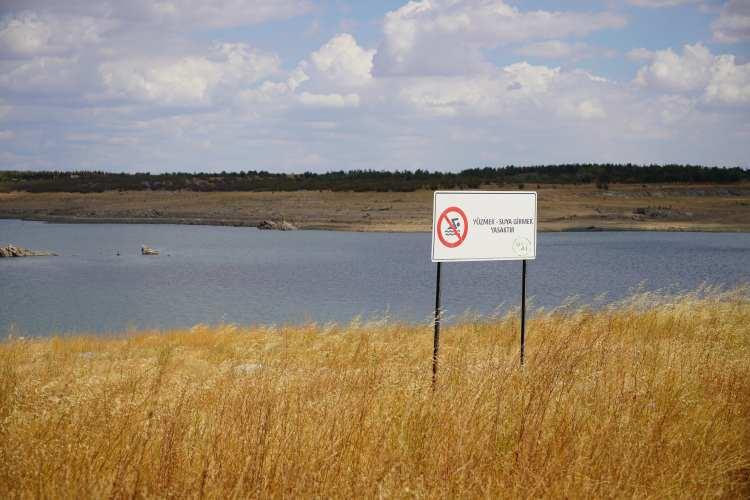 <p><em><strong>"Yılda 2-3 ürün alma imkanı var. Ayrıca GAP bölgesinin merkezi. Güneydoğu Anadolu'da hemen hemen tüm illerde kuraklığa doğru bir gidiş var ama en çok dikkati çeken iller Mardin, Şanlıurfa, Adıyaman, Şırnak ve Siirt. İki ilde 6 ve 12 aylık periyotlarda kuraklığa bir gidiş olduğunu görüyoruz. Güneydoğu Anadolu, kuraklık açısından en kritik bölgelerden birisi."</strong></em> dedi. </p>
