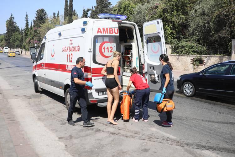 <p>Yangını söndürmek isterken yaralanan ismi öğrenilemeyen arkadaşı ise evden güçlükle çıkabildi.</p>