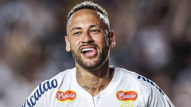 <p><span style="color:#800080"><em><strong>"Neymar'ı seviyorum ve kendimi onunla çok özdeşleştiriyorum. Hayatımda birçok kez iftiraya uğradım. Neymar'ın babasıyla olan ilişkisi bana rahmetli babamı hatırlatıyor. Onda nadir bulunan insani değerler görüyorum."</strong></em></span> sözleriyle, <strong>mirasını neden Neymar'a bıraktığını</strong> paylaştı.</p>
