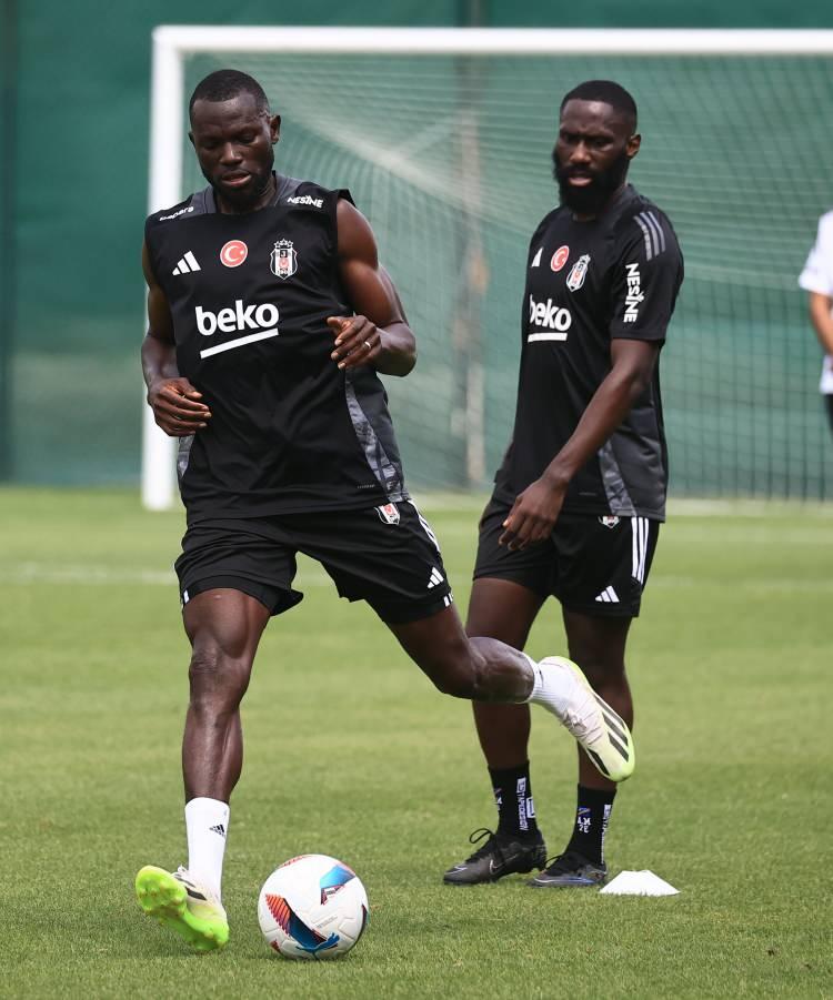 <p>15-Amartey</p>
