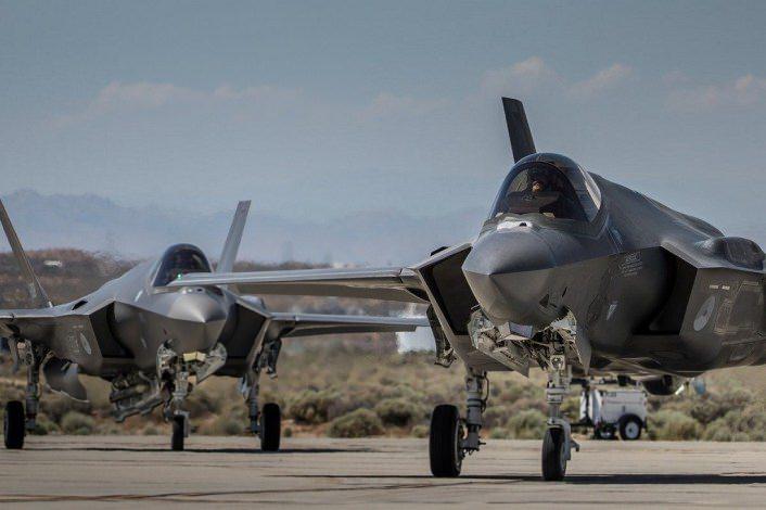 <p>ABD de dahil olmak üzere 17 ülkenin, <strong>"tehditlere karşı savunma" </strong>için Patriot sistemlerini tercih ettiğinin altı çizilen açıklamada, Lockheed Martin Genel Müdürü Jason Reynolds'un konuya ilişkin ifadelerine yer verildi.</p>
<p> </p>