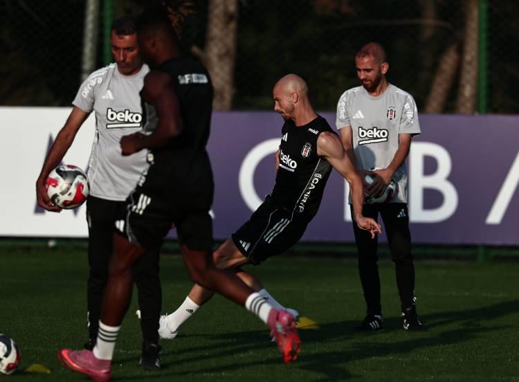 <p>Yapay zekaya göre Beşiktaş ise ligi 4. sırada bitirecek. Sergen Yalçın yönetimindeki siyah-beyazlıların şampiyonluğuna yüzde 6.24 olasılık verildi.</p>
