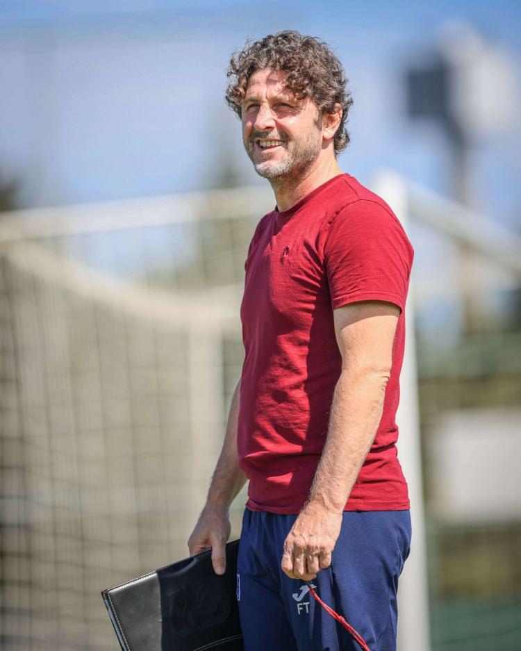 <p>Fatih Tekke ile sezona iyi bir başlangıç yapan Trabzonspor'un şampiyonluk ihtimali ise yüzde 12.25 olarak gösterildi. Bordo-mavililerin ligi 3. sırada bitirmesi öngörüldü.</p>
