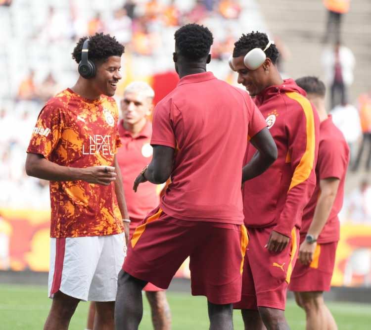 <p>Galatasaray'ın ise üst üste 4. şampiyonluğuna ulaşacağı tahmininde bulunan yapay zeka, sarı-kırmızılıların sezon sonunda ligi zirvede göğüslemesine yüzde 46.08 olasılık verdi.</p>
