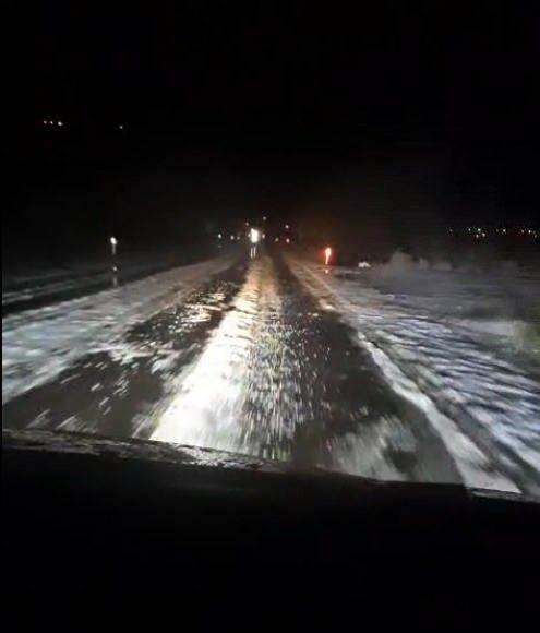 <p><span style="color:#A52A2A"><strong>"ALLAH'TAN GELEN BİR ŞEY"</strong></span></p>

<p>Elma üreticisi Mehmet Eryılmaz, yaşanan olayın ardından yaptığı açıklamada, <strong>"Görünen köy kılavuz istemez. Büyük bir zarara uğradık. Bundan sonra ne yaparsak yapalım her türlü zarardayız. Bu zamana kadar elimizden geldiğince bahçelerimize baktık, hiçbir masraftan da kaçınmadık. Ama bu Allah'tan gelen bir şey. Sayın Valimizin açıklamalarını da duyduk. Geçen yıl Büyükkabaca köyünde de aynı durumu yaşamıştık ve valilik sorunumuzu çözmüştü. İnşallah bu kez de sorunumuza çözüm bulunur. Eğer bu ürün dalında kalırsa biz çok büyük zarar ederiz."</strong> ifadelerini kullandı. </p>
