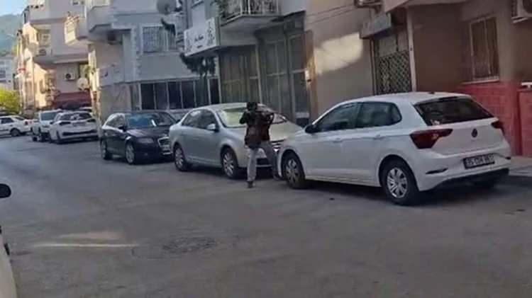 <p>Anne A.B. de oğlunun terör örgütlerinin videolarını izlediğini fark ettiğinde "Seni polise söyleyeceğim" dediğini ancak sorunu kendi içlerinde çözmeye çalıştıklarına ifadesinde yer verdi.</p>

<p> </p>
