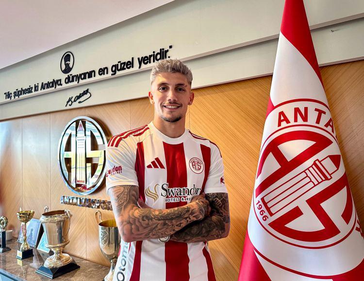 <p>Samet Karakoç (Sol Bek) Batman Petrolspor → Antalyaspor</p>