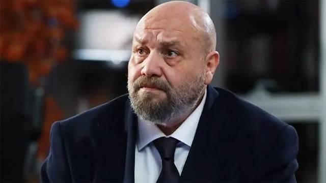 <p>Tamamen <strong>doğal yöntemlerle kilo verme sürecine</strong> giren Ahmet Mümtaz Taylan, herhangi bir cerrahi müdahale ve zayıflama ilacı kullanmadığını, sadece <strong>beslenme alışkanlıklarını değiştirdiğini</strong> açıkladı.</p>
