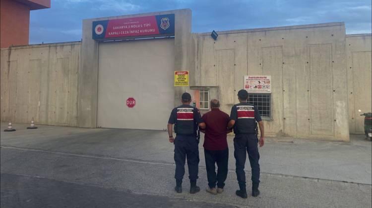 <p>Operasyon çerçevesinde gözaltına alınan Y.G., işlemlerinin ardından çıkarıldığı mahkemece tutuklanarak cezaevine gönderildi.</p>
