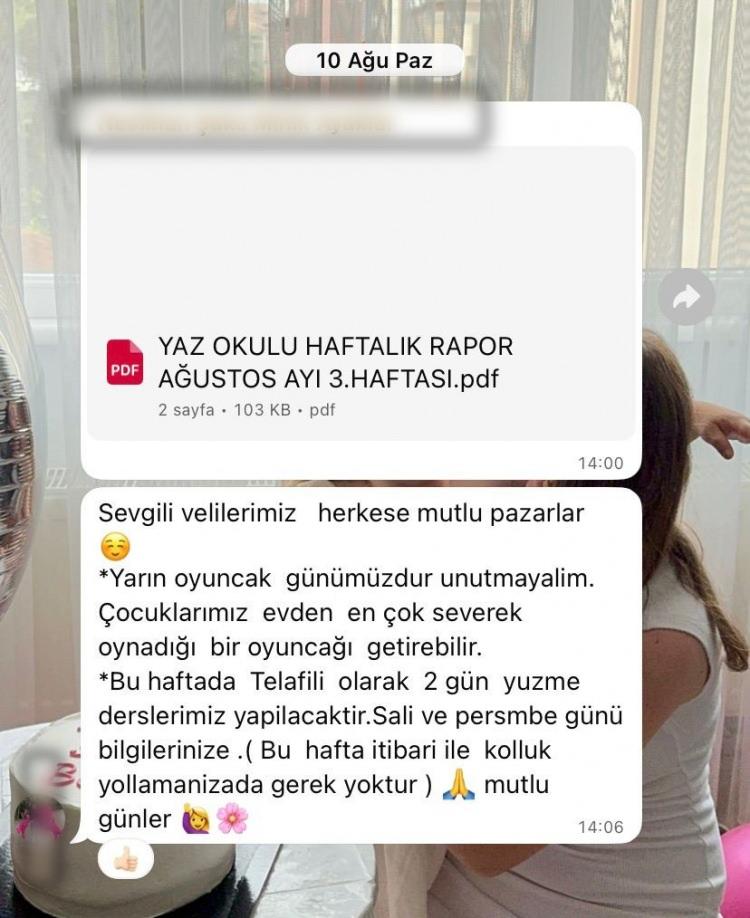 <p><span style="color:#A52A2A"><strong>"OKULA KOLLUK GETİRMEYİN"</strong></span></p>

<p>Kızı Berra'nın yüzme bilmediğini ancak buna rağmen okuldaki öğretmeninin veli grubundan mesaj atarak okula kolluksuz gönderilmesini istediğine dikkat çeken Turan "<strong>Berra'yı 3 yaşında kreşe yazdırdık. 1 yıldır kreşe gidiyordu. Okul bitince yaz okuluna gitmeye başladı. Yaz okulunda binicilik, yüzme ve jimnastik gibi etkinliklerin olacağı söylendi. Biz okulla bunun üzerine sözleşme imzaladık. Yüzme öğreteceklerini söylediler. Olaydan 2 gün önce Berra'nın sınıfından bir öğretmen veli grubundan mesaj atıp 12 Ağustos günü okula çocukları kolluksuz göndermemizi istedi. Bunun üzerine o gün kolluklarını yanına vermedik. Ne kolluk ne simit hiç bir şey yoktu çocukta. Daha önce hep kolluk kullanıyordu. Kızım daha suyun üzerinde bile duramıyordu. Kollukları takılı olsaydı bunlar yaşanmayacaktı."</strong> diye konuştu.</p>
