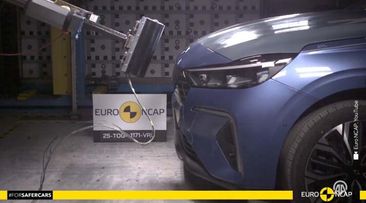 <p>Açıklamada, T10F'in yetişkin yolcu korumasında yüzde 95 seviyesinde etkileyici bir sonuç aldığı, T10X'in de yüzde 94 seviyesi ile Euro NCAP tarafından test edilen en yüksek performanslı otomobiller arasına girdiği kaydedildi.</p>

<p> </p>
