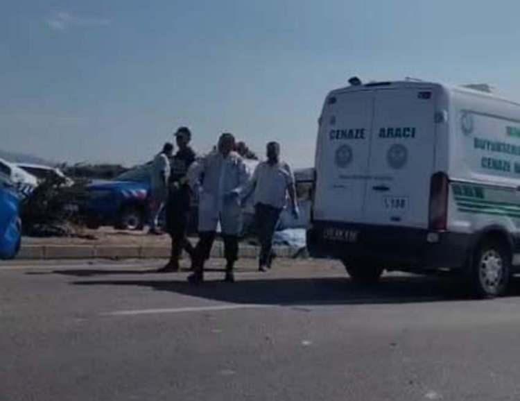 <p>Sağlık ekiplerinin yaptığı kontrolde Vedat Kıyçak'ın yanındaki eşi Melek Kıyçak'ın hayatını kaybettiği belirlendi. </p>
