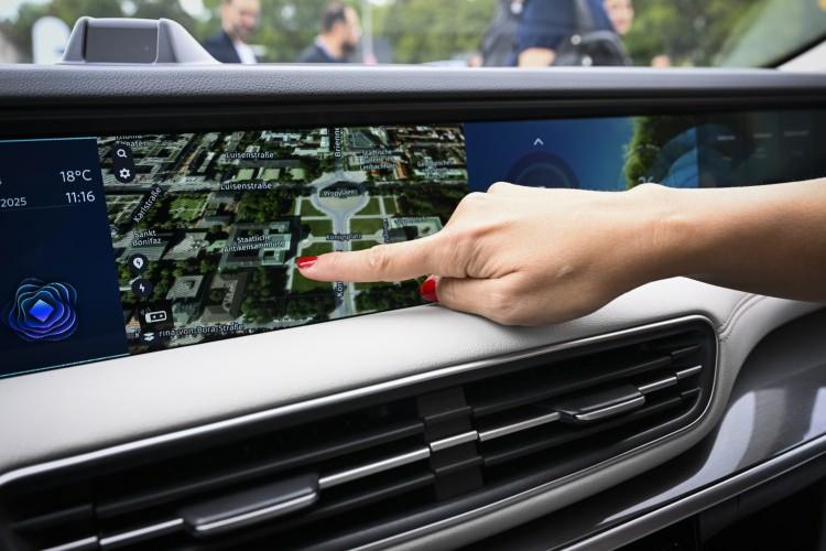 <p>Dünyanın önde gelen tüm otomotiv şirketlerinin yer aldığı fuara katılan Togg,  yerli ve yabancı gazetecilere, yenilikçi ürün gamını ve mobilite ekosistemini tanıttı.</p>
