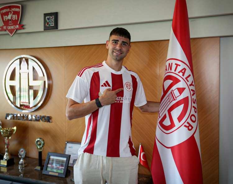 <p>Lautaro Giannetti (Stoper) | Udinese Calcio → Antalyaspor</p>