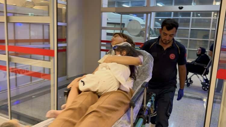 <p>Olay mahallinde yapılan incelemelerin ardından kazaya karışan araçlar yoldan kaldırıldı.</p>

<p> </p>
