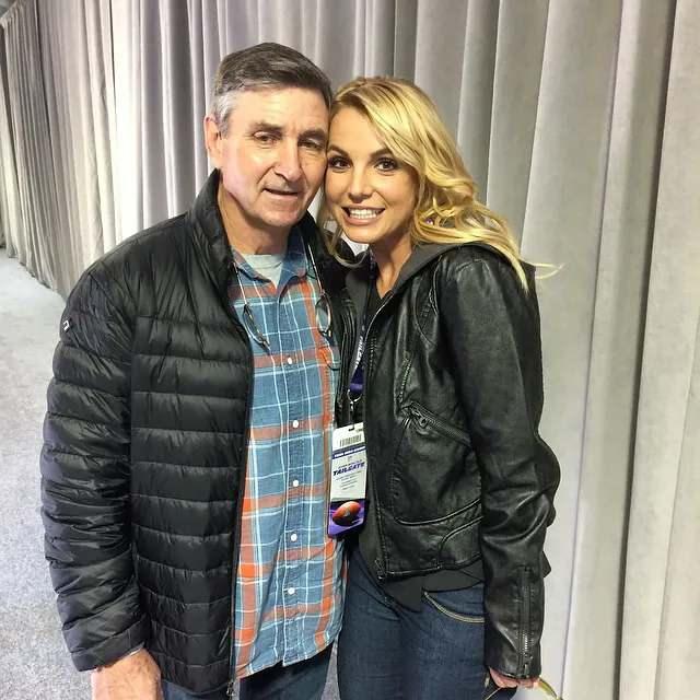 <p>Britney Spears, <strong>Babası Jamie Spears'</strong>ın 2008 yılında başlattığı ve <strong>13 yıl süren vesayetinin 2021 yılında</strong> mahkeme kararı ile sonlandırılmıştı.</p>
