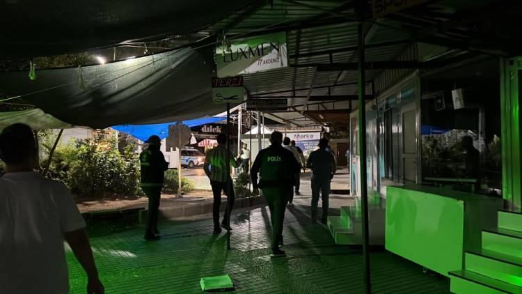 <p><strong>BAĞ EVLERİNE GİRMEYE ÇALIŞMIŞ</strong></p>

<p><br />
H.E. aynı ilçedeki bir otomobil bayine girip otomobil çalmaya çalıştığı ancak başarılı olamadığı da öğrenildi.</p>
