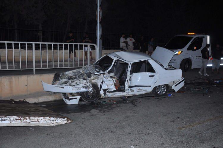 <p>Mersin’in Tarsus ilçesinde kontrolden çıkarak karşı şeride geçen otomobilin 2 otomobil ile çarpışması sonucu meydana gelen kazada 1 kişi hayatını kaybetti, 3'ü çocuk 8 kişi yaralandı.</p>

<p> </p>
