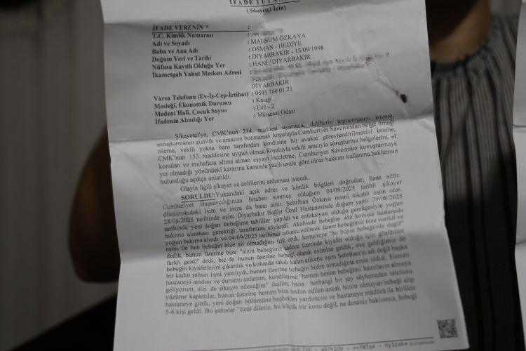 <p>Israrlarında haklı çıkan Özkaya ailesi, aynı gün onlara ait olmayan bebeği teslim edip kendi çocuklarına kavuştu. Aile, ihmali Sağlık Bakanlığı ve savcılığa suç duyurusunda bulunarak bildirdi.</p>