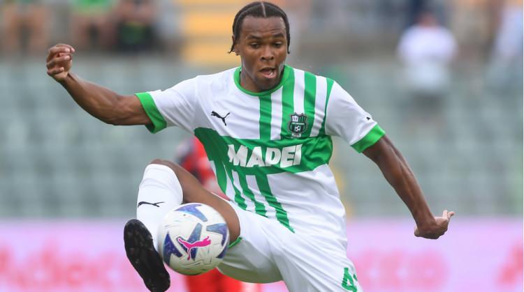 <p>Armand Lauriente (FENERBAHÇE-BEŞİKTAŞ)</p>
