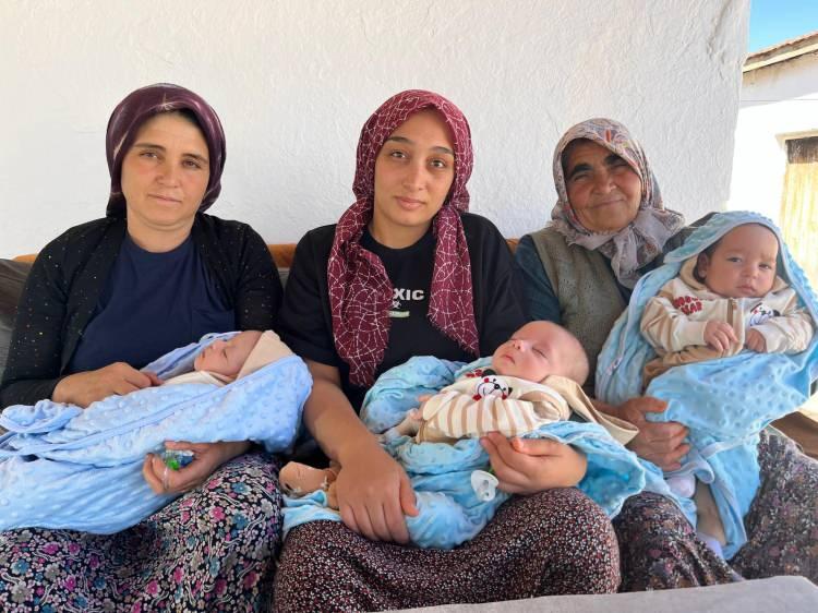 <p>Çocukları şu anda 84 günlük olan çift, üçüzlerine bakmakta zorlandı.</p>