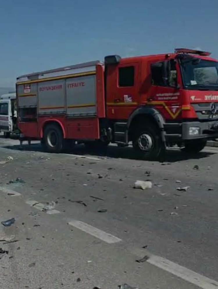 <p>İhbarla bölgeye çok sayıda sağlık, polis ve jandarma ekipleri sevk edildi. </p>