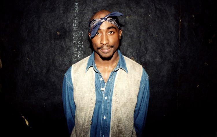 <p><strong><span style="color:#B22222">TUPAC SHAKUR </span> |  RAPÇİ</strong></p>
