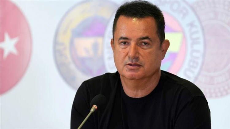 <p><em><strong>“Muhabir olarak girdim, sonra kanal aldım. Bazı insanlar arkamdan konuşuyor ama onların anlamadığı şu: Bu adamın bankada hiç parası olmamış. 160 bölüm yapıyorum, birinci oluyorum, yapımcı benim.</strong></em></p>
<p> </p>
<p><em><strong>Oradan çıkan parayı alıp yeni projeye yatırıyorum. Kovadan kovaya gibi düşünün. Kovalar büyüyor, ama bankada yine para yok çünkü hepsi yatırıma gidiyor.”</strong></em></p>
<p> </p>