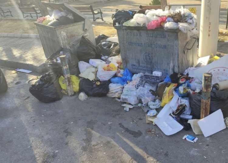 <p>CHP'li belediyeler, çöp sorunlarıyla gündemden düşmüyor.  </p>
