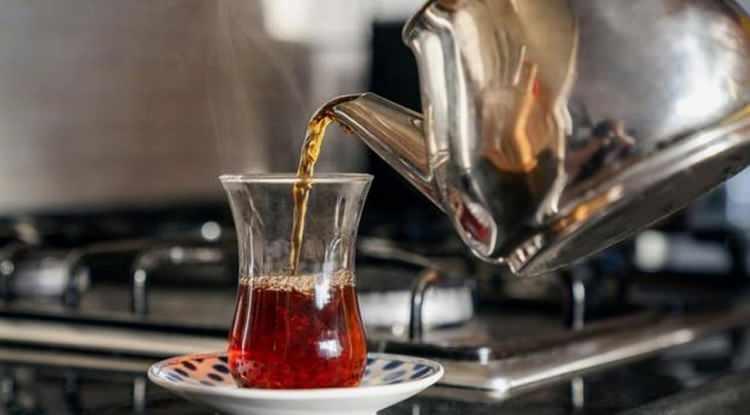Çay demlerken en çok yapılan hataya dikkat! Çayın acımaması için bu yöntemi deneyin