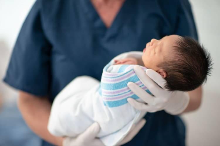 <p>Edinilen mahkeme kayıtlarına göre Çinli çift,  2023 yılında evlendi ve ertesi yıl sağlıklı bir erkek çocukları dünyaya geldi. Ancak, ebeveynler çocuğun ismi konusunda uzlaşamayınca sorunlar başladı.</p>
