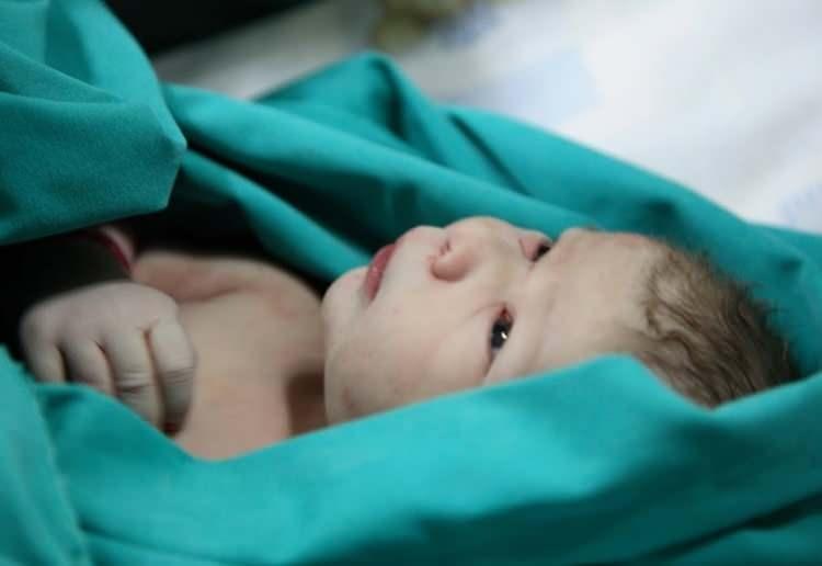 <p>Hem anne hem baba da kendi istedikleri ismin verilmesini talep ederken orijinal belgeleri ile vekâletnameyi sunmasını istedi. Ancak ne anne ne de baba bu taleplerde bulunarak uzlaşmayı kabul etmedi.</p>
