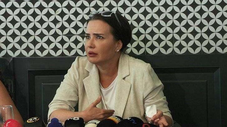 <p><strong>Ancak duruma itiraz eden Deniz Uğur, geçtiğimiz yıl protokole itiraz ederek soluğu mahkemede aldı ve çocuklarının yanında kalmasını istediğini belirtti.</strong></p>