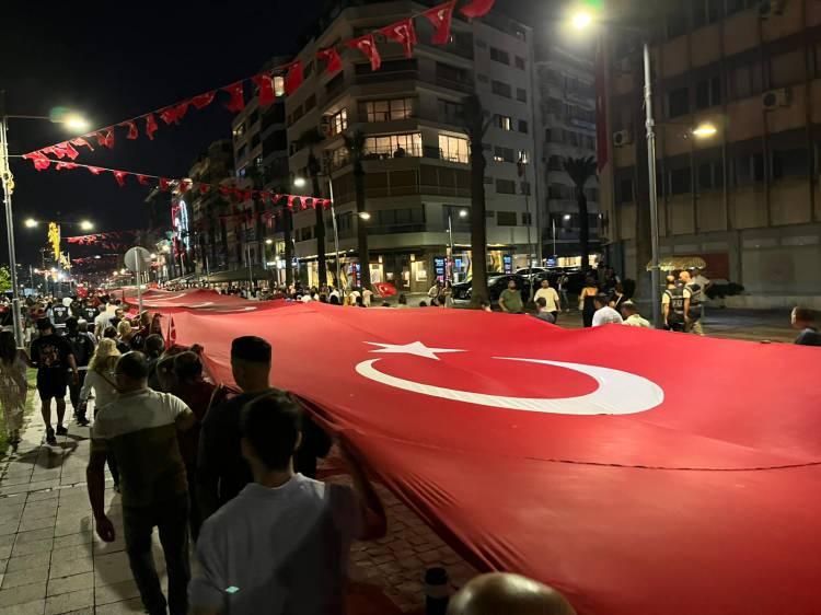 <p>Düzenlenen fener alayı, Kültürk Park Lozan Kapısı'nda sona erdi. </p>
